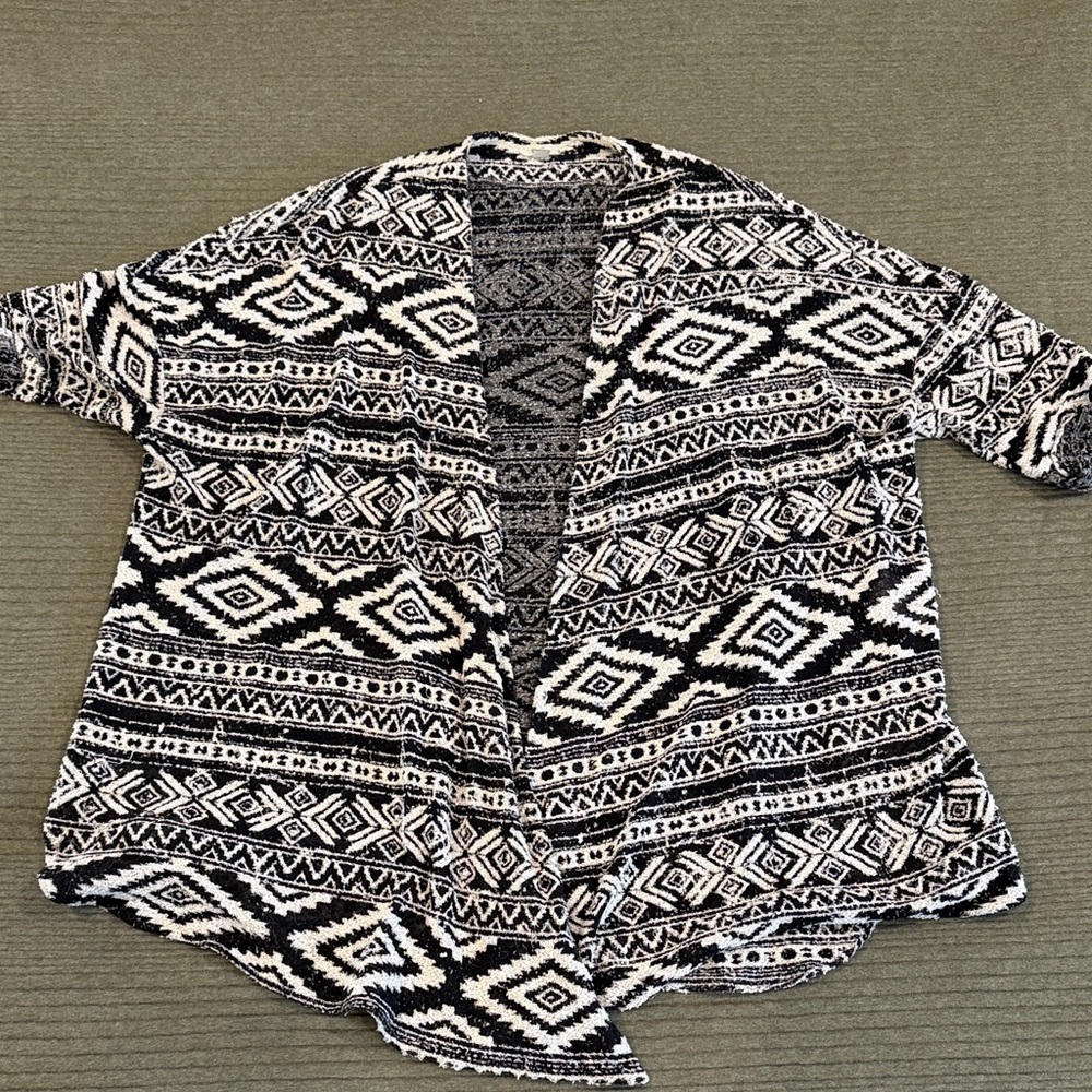 Urban Outfitters Black and White Patterned Women's Cardigan